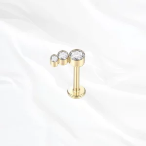 Oreille titane design élégant doré
