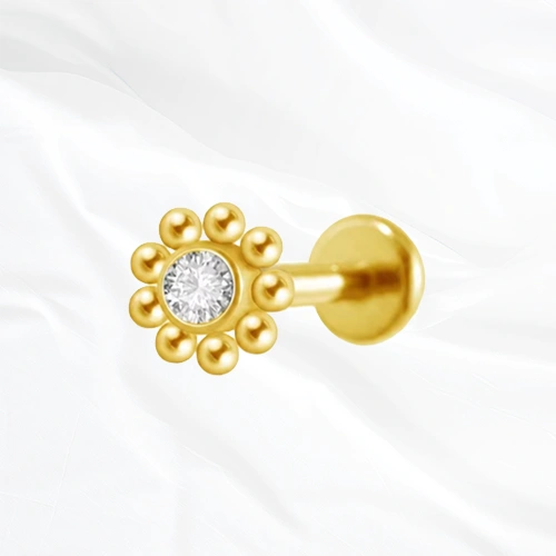 piercing labret en titane doré en forme de fleur, zircon serti au cœur de pétales perlés