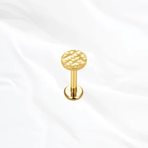 Oreille titane design élégant doré
