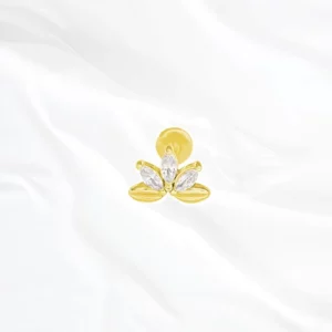 Piercing labret en titane doré "le lotus" motif fleur lotus ou trèfle à trois cristaux marquise pour tragus ou hélix