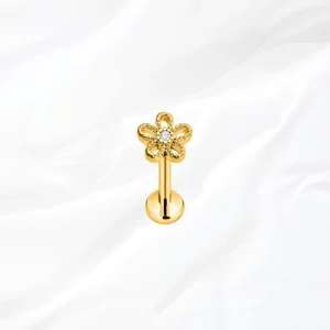 Piercing labret en titane doré "la paquerette" motif fleur ajourée 5 pétales avec zircon central pour tragus ou hélix