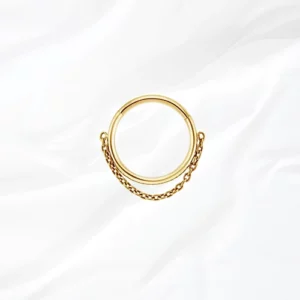 Piercing anneau clicker en titane doré "la simple chainette" avec fine chaîne drapée pour septum ou daith