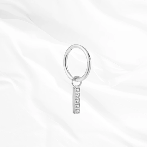 Piercing en titane argenté en forme de rectangle avec des zircons