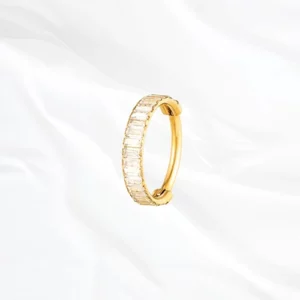 piercing en titane doré avec des zircons