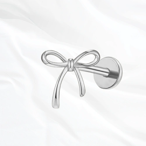 piercing labret en titane argenté en forme de nœud de lacet