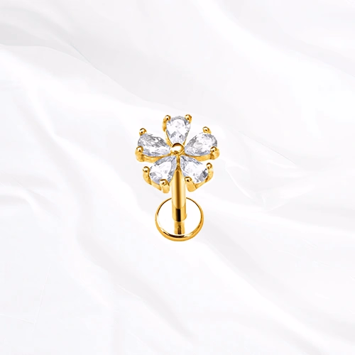 Anneau segment clipsable en titane doré La Fleur, cinq zircons taille poire formant les pétales, pointes vers l’intérieur
