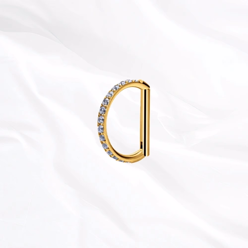 Anneau segment clipsable en titane doré Le Demi Anneau V3, arc arrondi entièrement pavé de zircons et refermé par une barre droite
