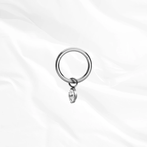 Anneau segment clipsable en titane argenté L’Anneau Pendentif Brillant, zircon marquise suspendu sous l’anneau et pivotant librement
