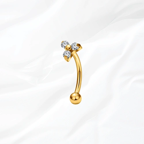 Piercing rook banane en titane doré La Triforce Courbée, trois zircons ronds en triangle sans monture apparente