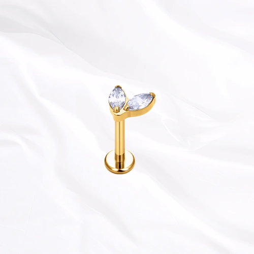 Labret en titane doré L’Épis, deux zircons marquise ouverts en V, pointes vers le bas comme deux feuilles