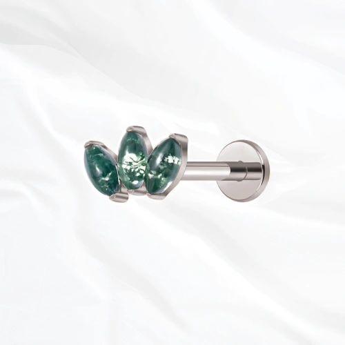 Labret en titane argenté La Petite Marquise Jade, trois pierres marquise vertes serties en éventail resserré