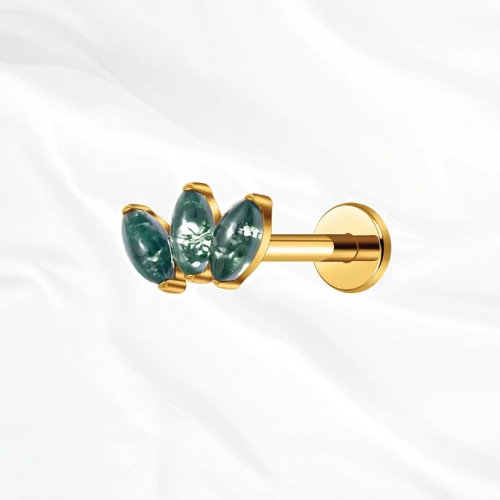Labret en titane doré La Petite Marquise Jade, trois pierres marquise vertes serties en éventail resserré