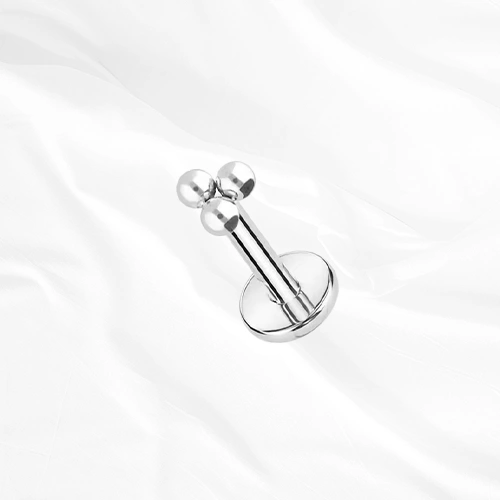 Labret push-in en titane argenté La Triforce V3, trois boules de titane pleines et polies disposées en triangle serré
