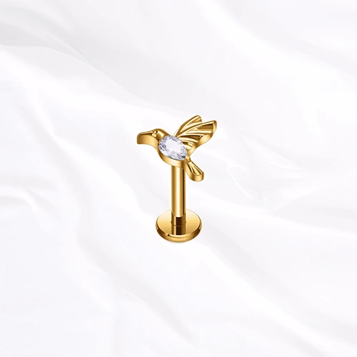Labret en titane doré Le Colibri, colibri en plein vol dont le corps entier est un zircon taille poire