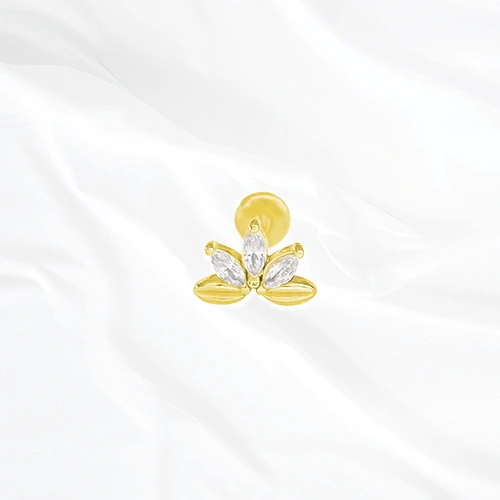 Labret push-in en titane doré Le Lotus, trois zircons marquise dressés encadrés de deux pétales en titane plein