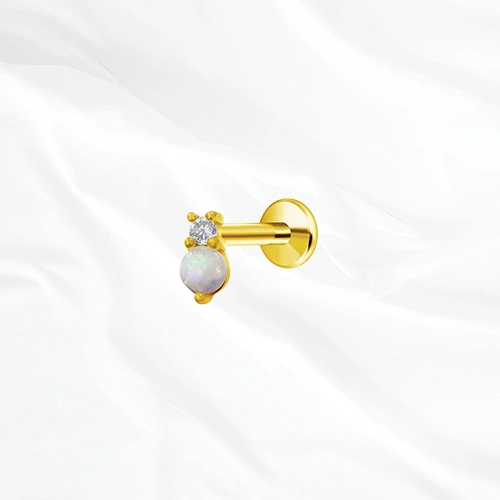 Labret push-in en titane doré Le Nacre, un zircon facetté et une perle d’imitation blanche et opalescente côte à côte