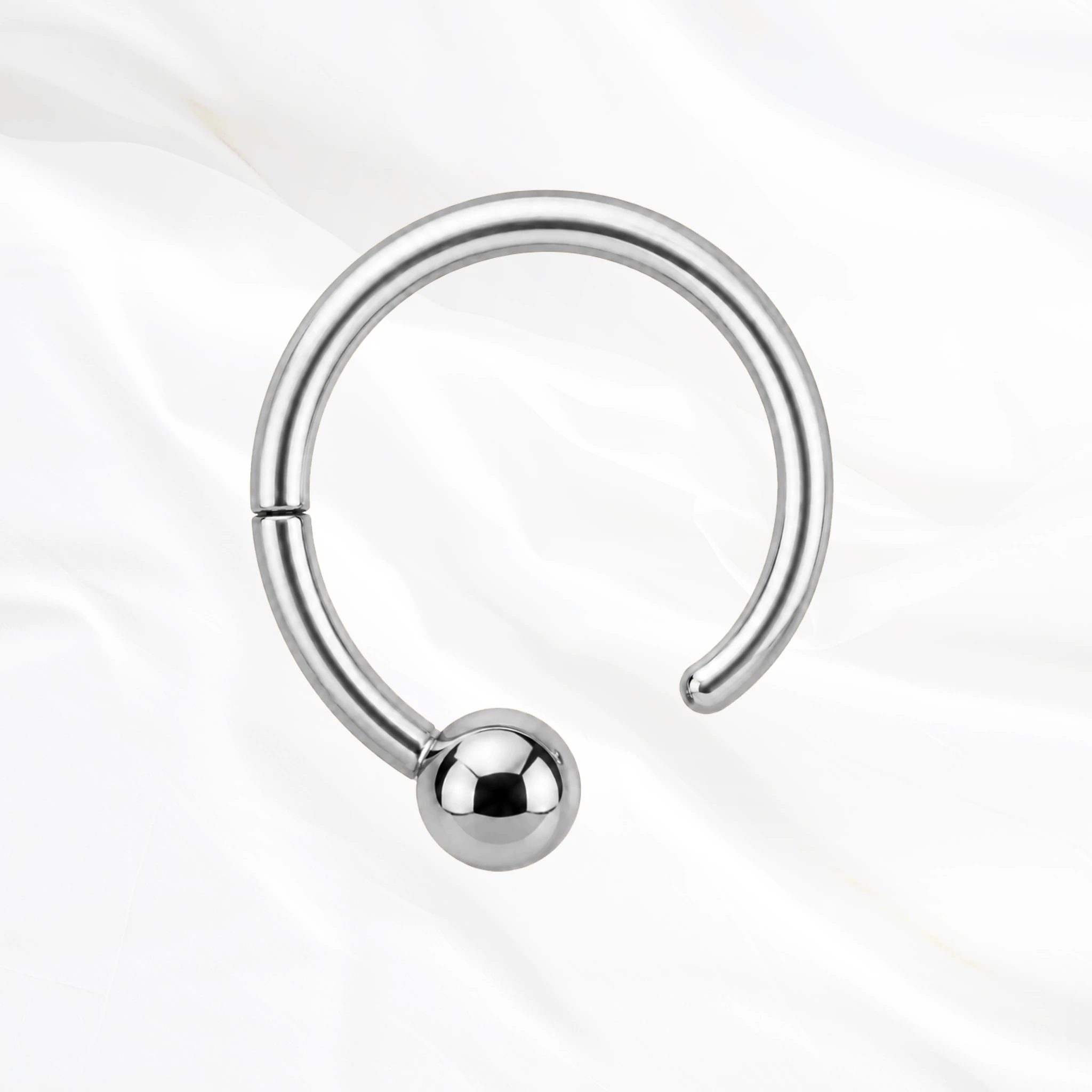 Anneau segment clipsable en titane argenté Anneau Boule Simple, bille polie maintenue par la tension de l'anneau