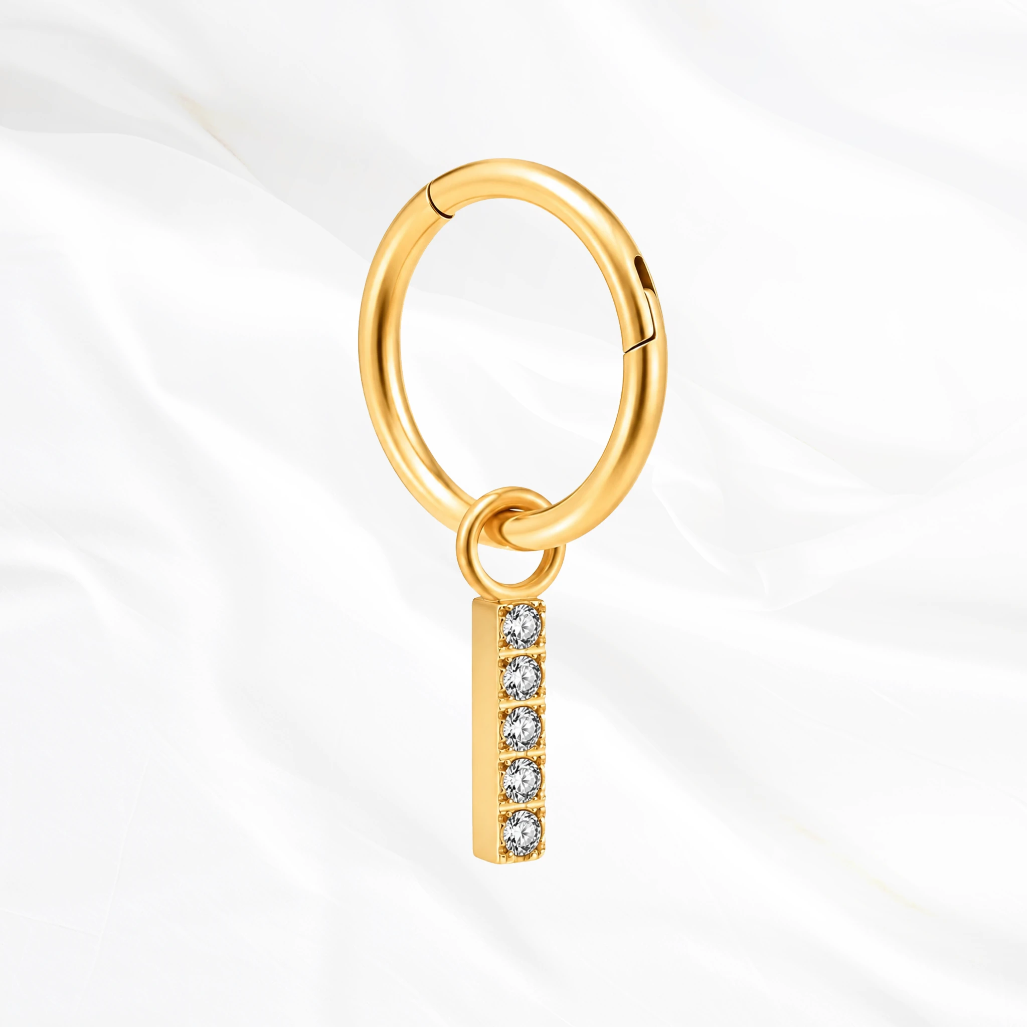 Piercing en titane doré en forme de rectangle avec des zircons