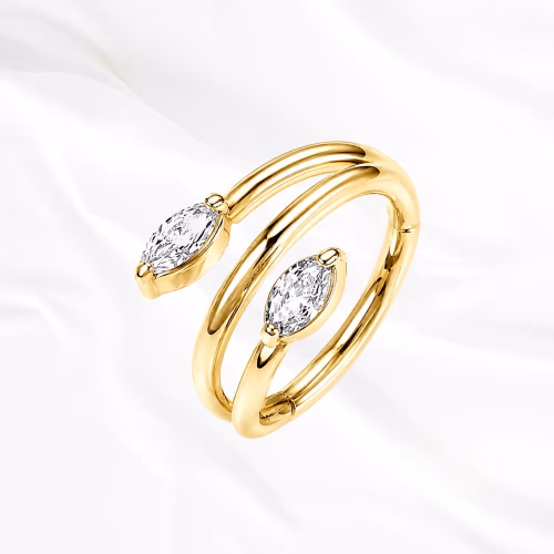 Anneau segment clipsable en titane doré L’Audacieux, anneau enroulé en spirale laissant deux pointes libres terminées par un zircon marquise