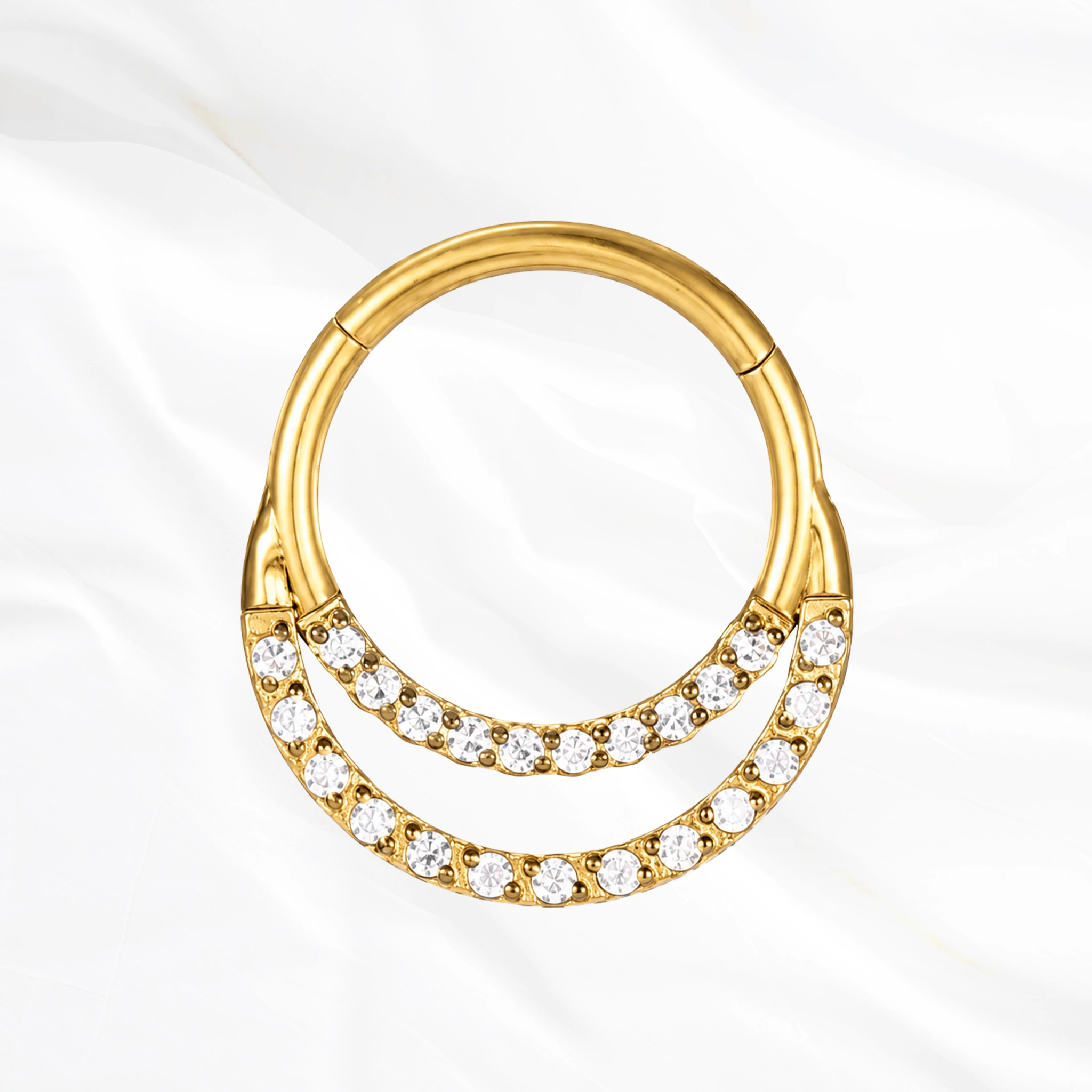 Anneau segment clipsable en titane doré Le Double Brillant, deux joncs pavés de zircons