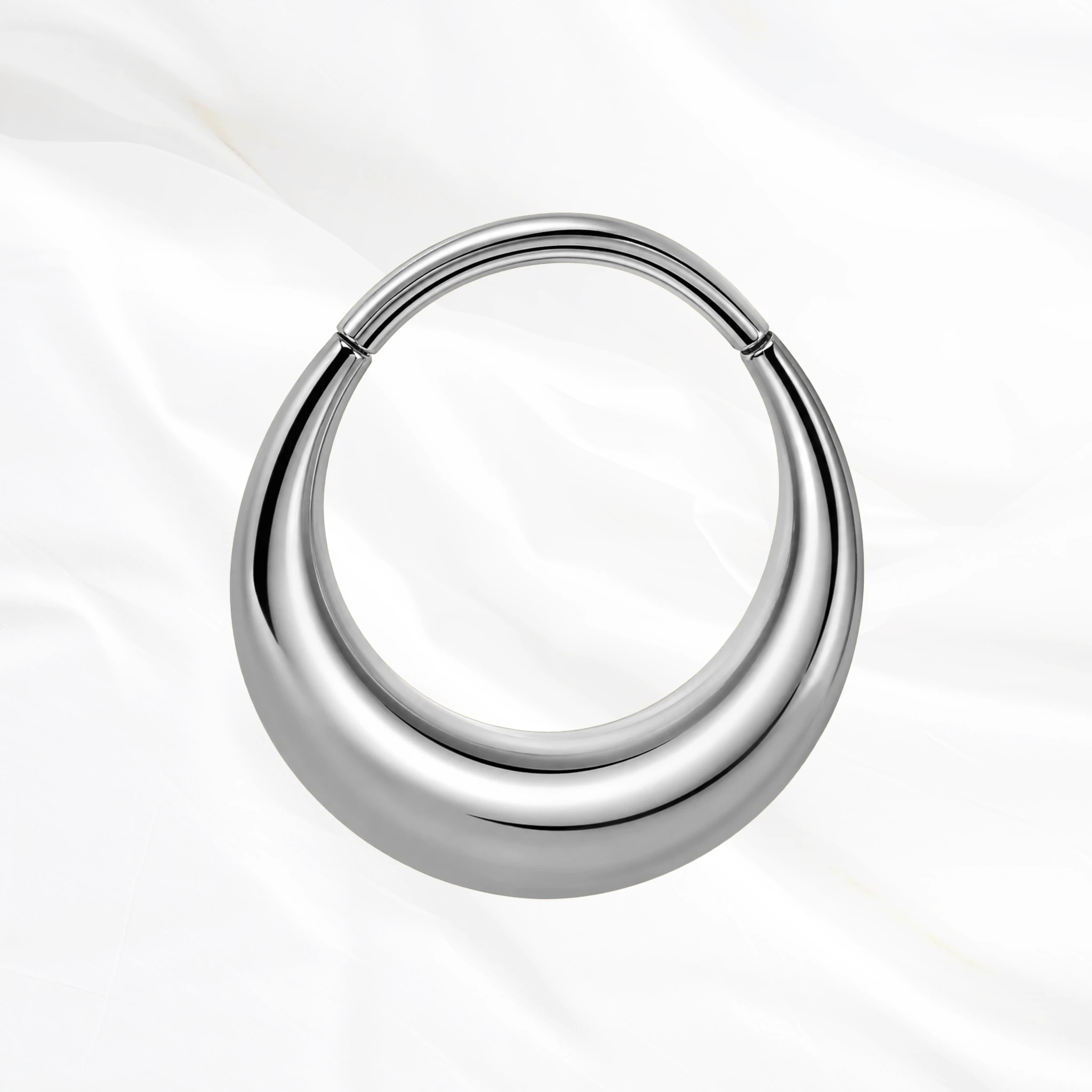 Piercing lesthetique argenté
