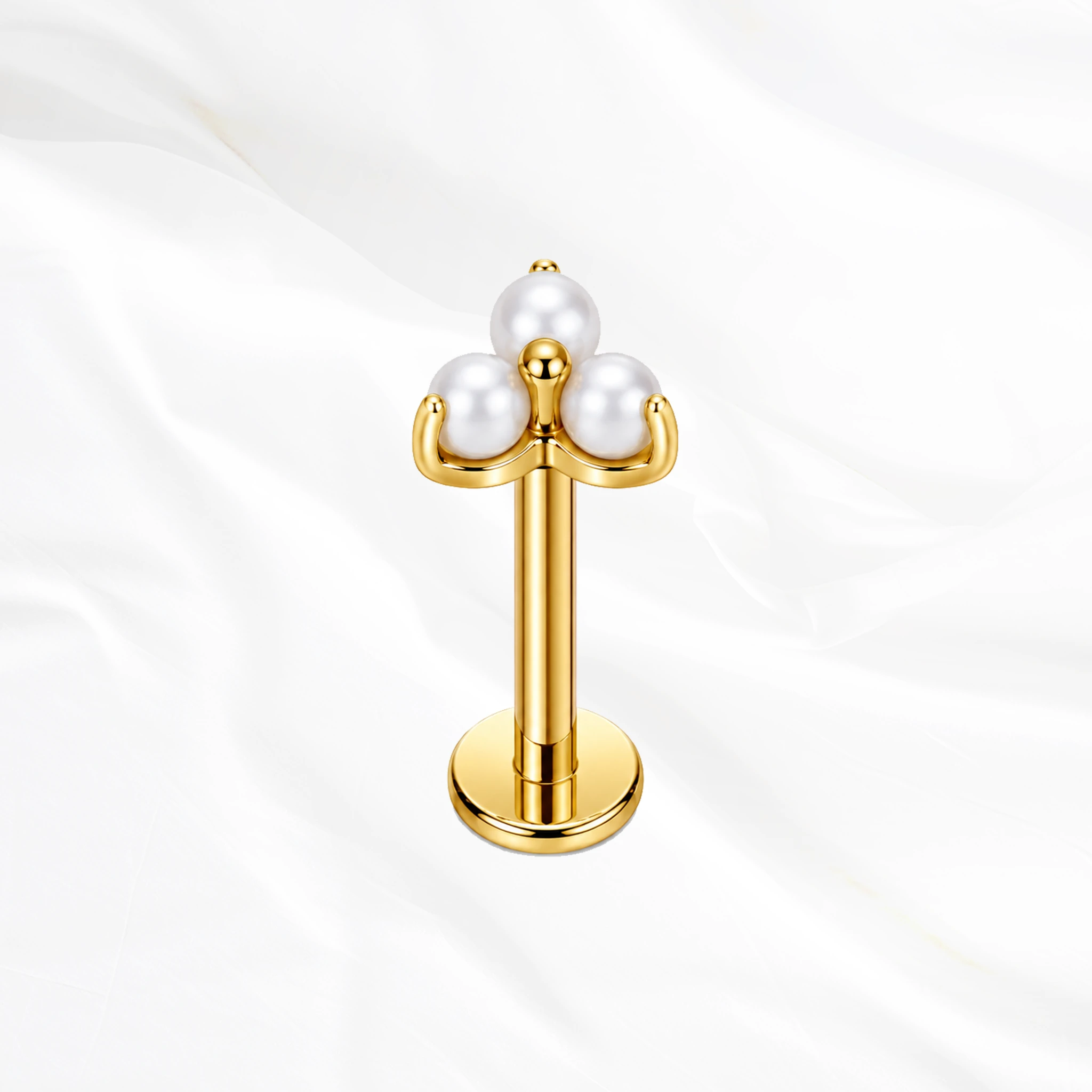 Labret en titane doré La Marquise Opale, pierre en amande blanche et nacrée tenue par quatre griffes fines