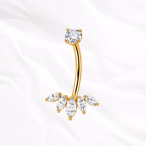 Piercing de nombril banane en titane doré La Marquise Renversée, couronne de cinq zircons marquise portée pointes vers le bas