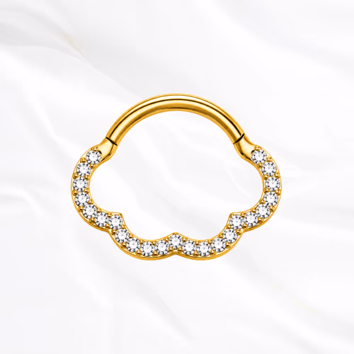 Anneau segment clipsable en titane doré Le Nuage Brillant, contour ondulé en forme de nuage entièrement pavé de zircons