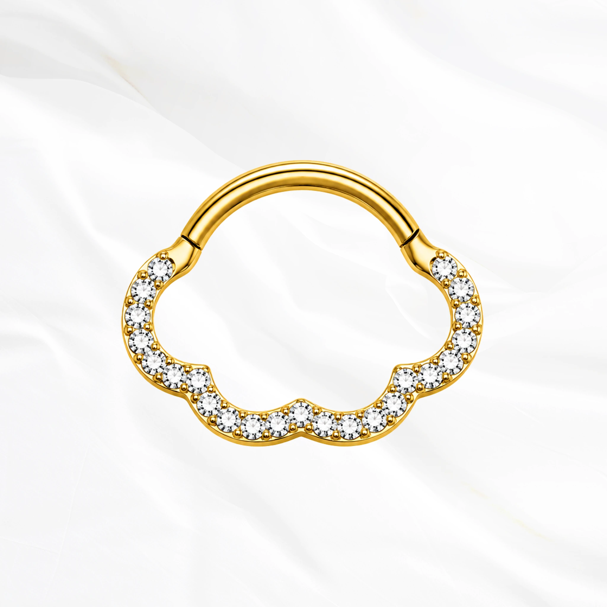 Anneau segment clipsable en titane doré Le Nuage Brillant, contour ondulé en forme de nuage entièrement pavé de zircons
