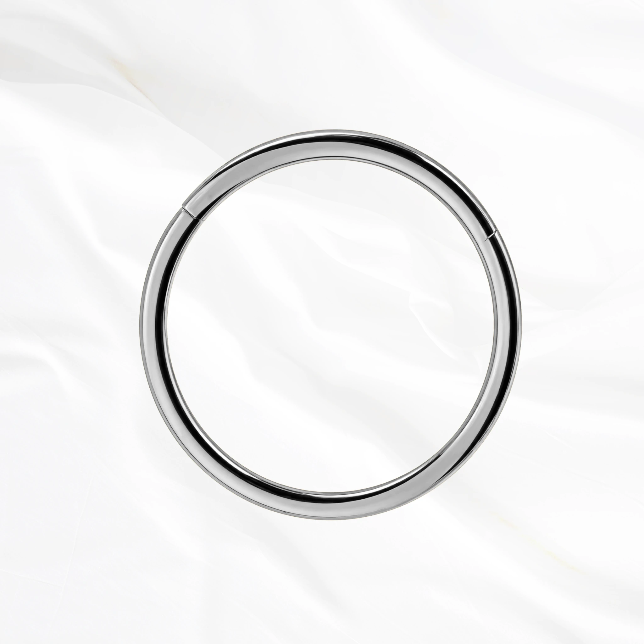 Anneau segment clipsable en titane argenté Le Simple, jonc fin poli de 1,2 mm
