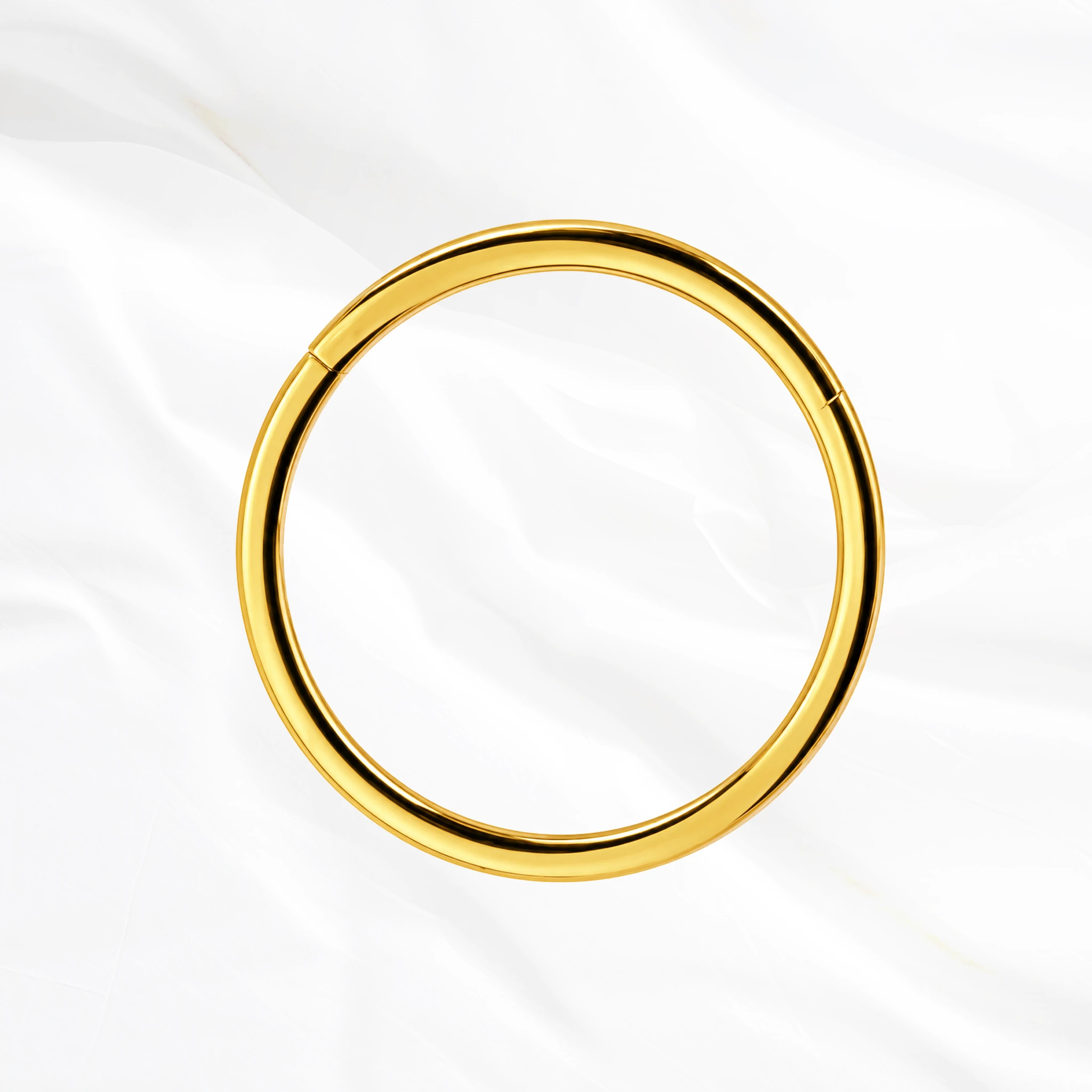Anneau segment clipsable en titane doré Le Simple, jonc fin poli de 1,2 mm