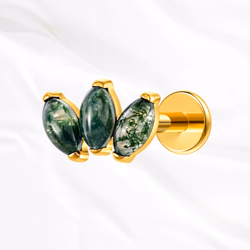 Labret en titane doré La Petite Marquise Jade, trois pierres marquise vertes serties en éventail resserré