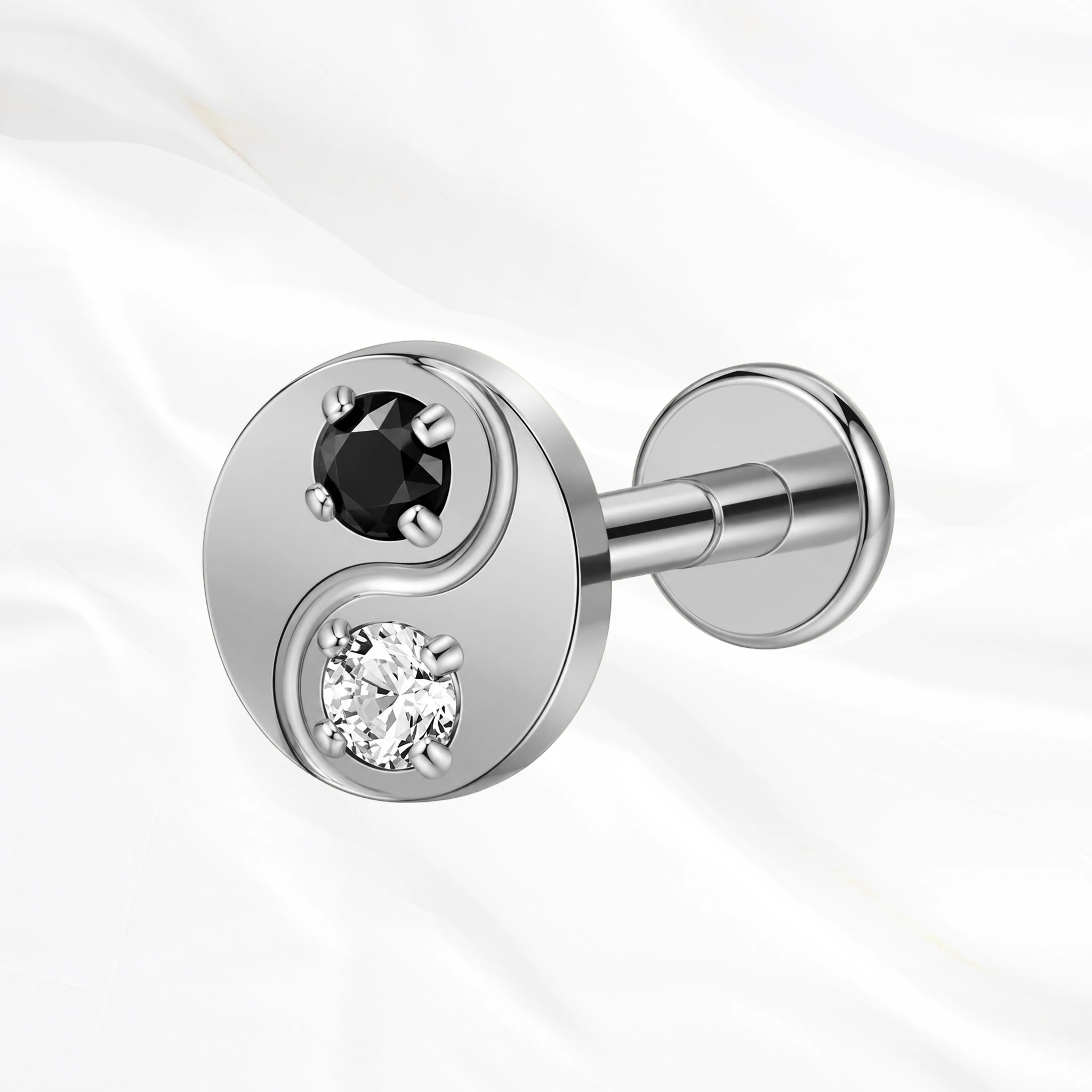 Piercing Le Yin et le Yang en titane argenté, photo produit